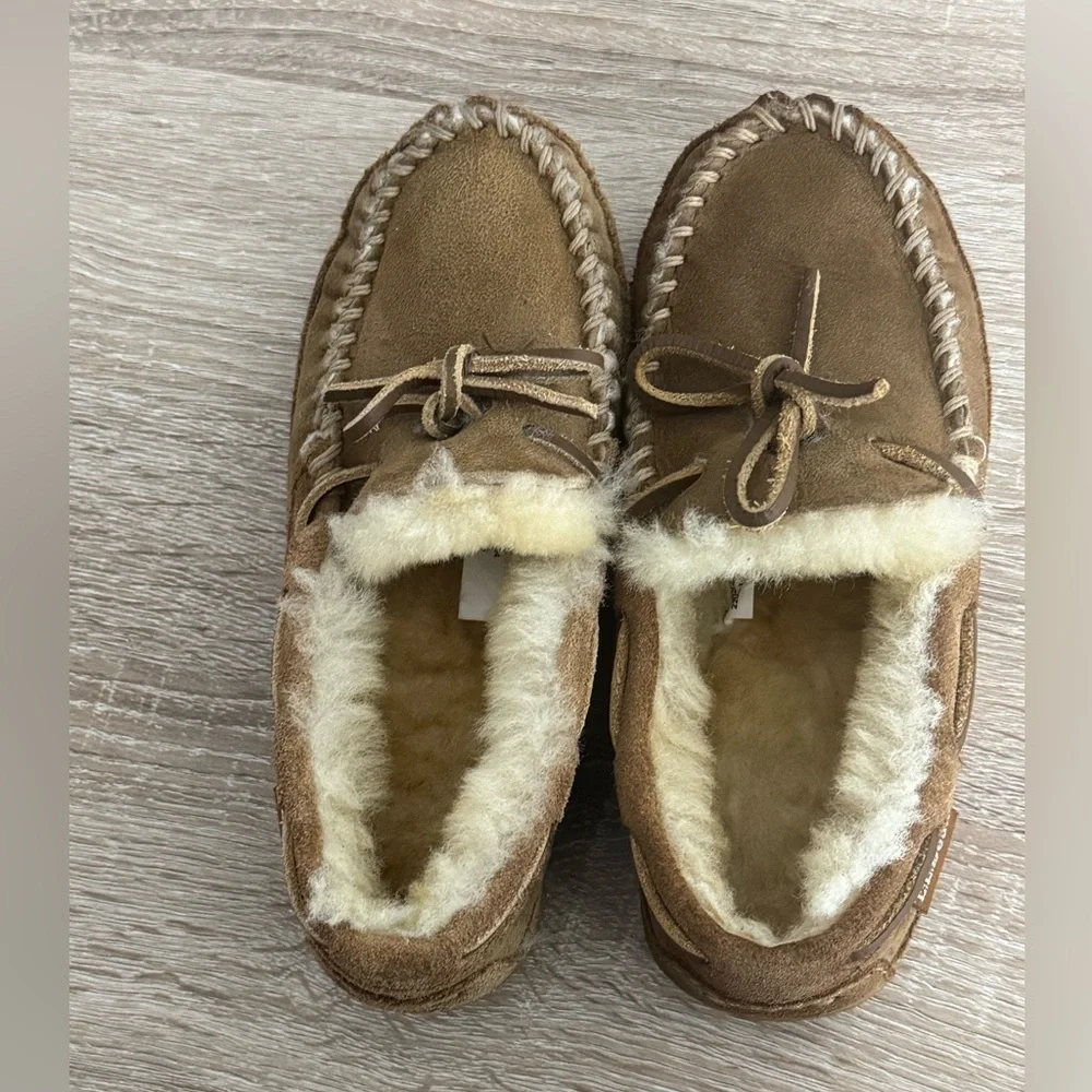 LL Bean Kids 1 Chestnut Wicked Good Moccasins Sheepskin Slippers